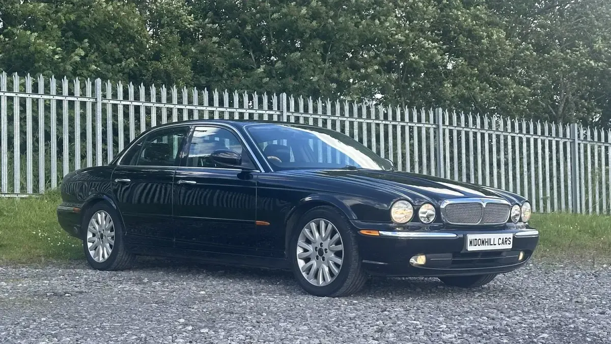 Used Jaguar XJ SE 2004 Black Sedan