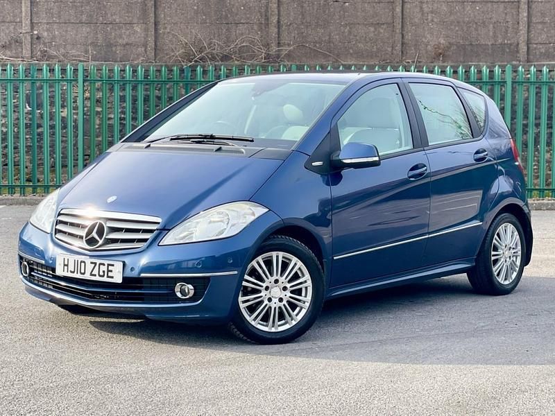 Begagnad Mercedes A160 Elegance 2010 Blå Halvkombi