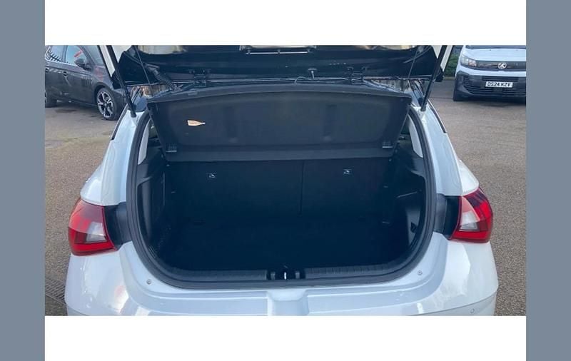 Used Hyundai i20 Ultimate 99 HP (72 kW) 2022 White Hatchback