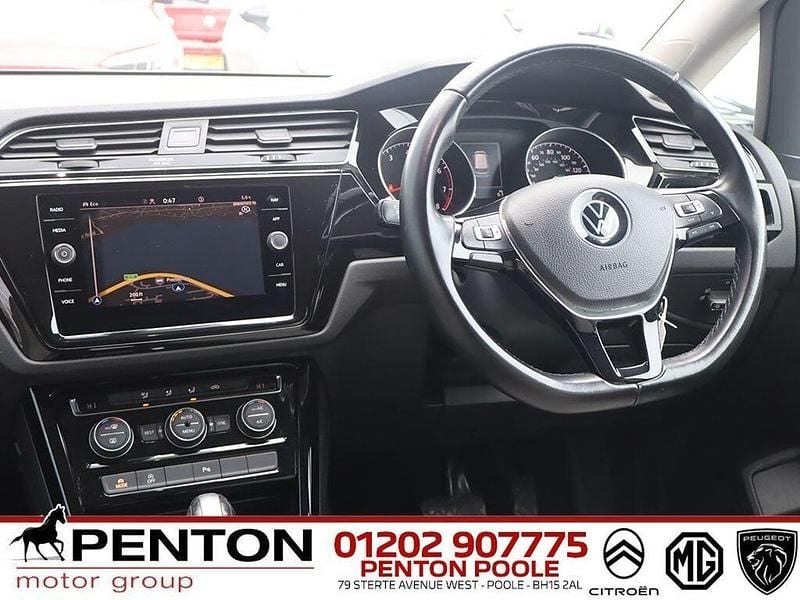Used VW Touran SEL 150 HP (110 kW) 2022 Black MPV
