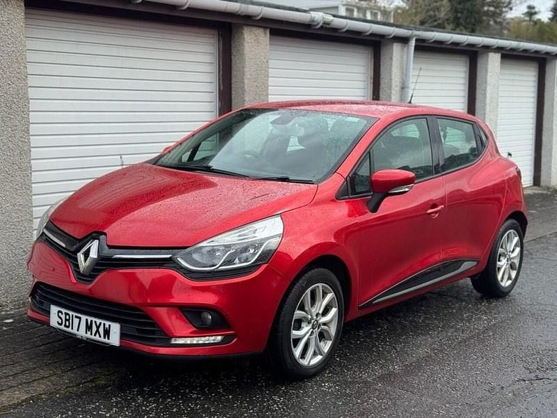 Used Renault Clio IV Dynamique 75 HP (55 kW) 2017 Red Hatchback