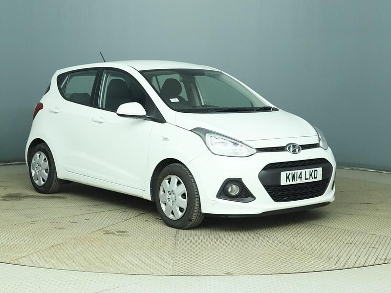 Used Hyundai i10 SE 87 HP (63 kW) 2014 White Hatchback