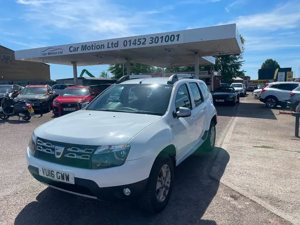 Used Dacia Duster Lauréate 110 HP (80 kW) 2016 White SUV