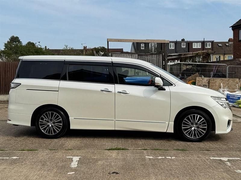 Used Nissan Elgrand 2017 White MPV