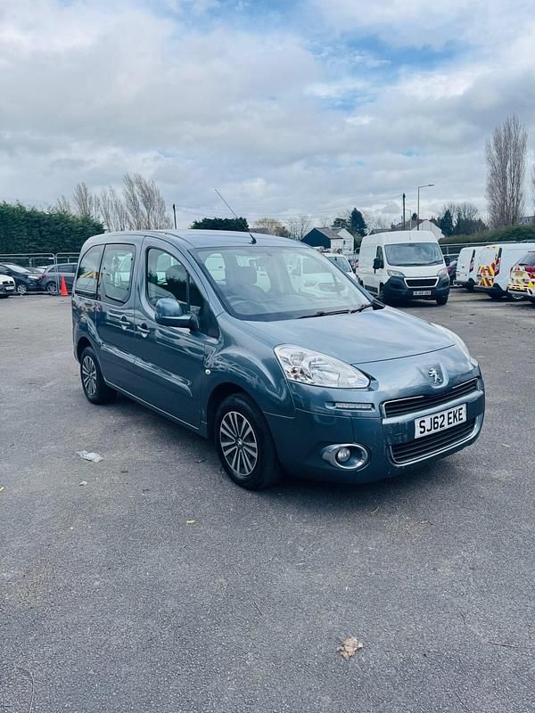 Used Peugeot TePee S 92 HP (67 kW) 2012 Grey MPV