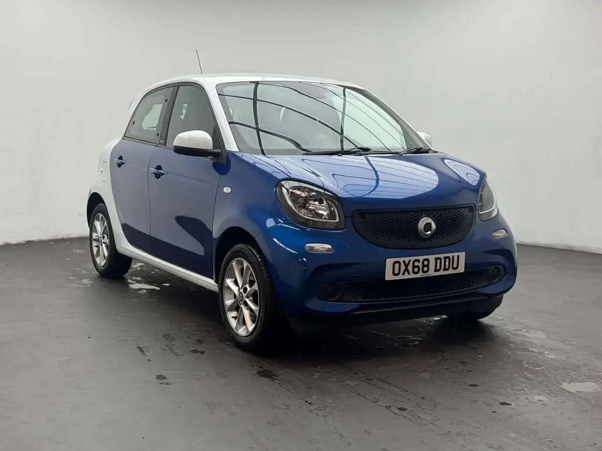 Used Smart ForFour Passion 71 HP (52 kW) 2019 White Hatchback