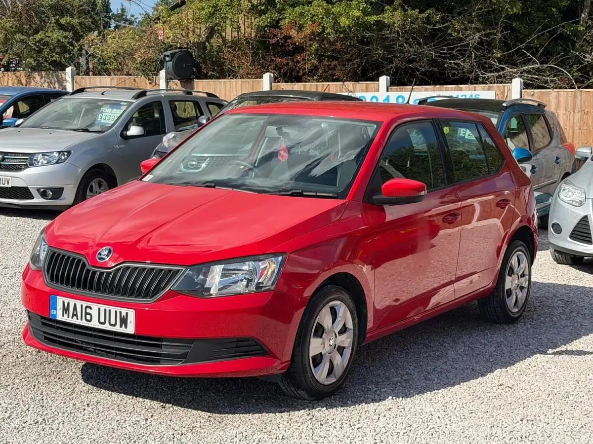 Used Skoda Fabia 60 HP (44 kW) 2016 Red Hatchback