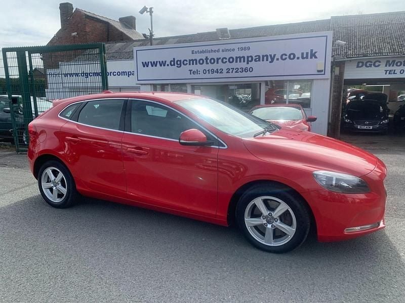 Used Volvo V40 SE 2013 Red Hatchback
