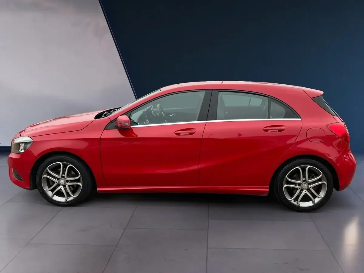 Used Mercedes A200 136 HP (100 kW) 2014 Red Hatchback