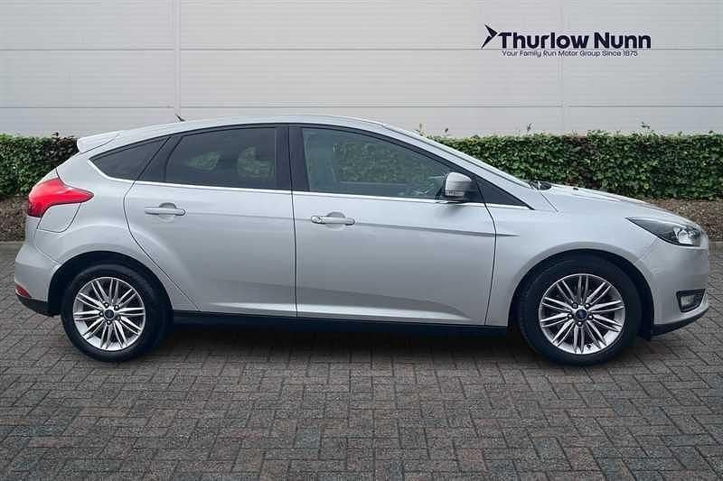 Used Ford Focus Zetec 125 HP (91 kW) 2018 Silver Hatchback