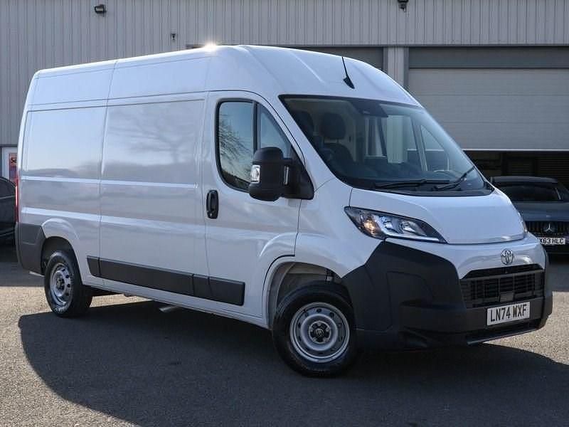 White New 2024 Toyota Proace Van | £25,000 (Fair price) - Image 1/4