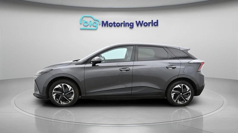 Begagnad MG MG4 EV Trophy 319 kW (435 HK) 2023 Grå Halvkombi