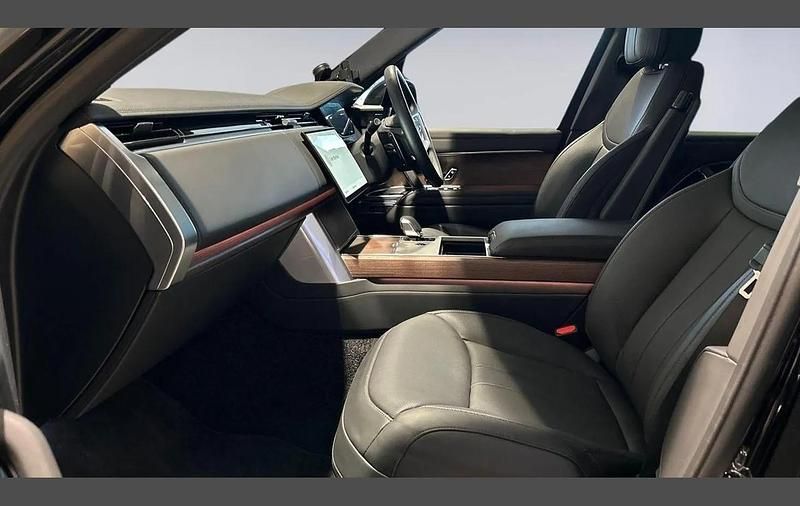 Used Land Rover Range Rover SE 296 HP (217 kW) 2024 Black SUV