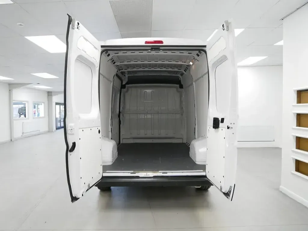Usado Fiat Ducato Business 140 HP (102 kW) 2023 Branco Van