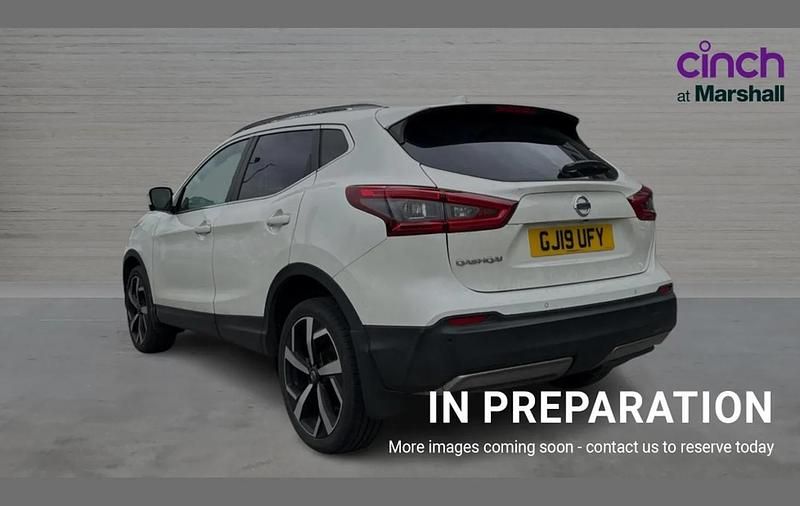 Used Nissan Qashqai Tekna 115 HP (84 kW) 2019 White SUV