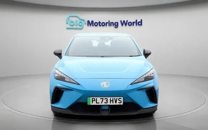 Begagnad MG MG4 EV SE 319 kW (435 HK) 2023 Blå Halvkombi