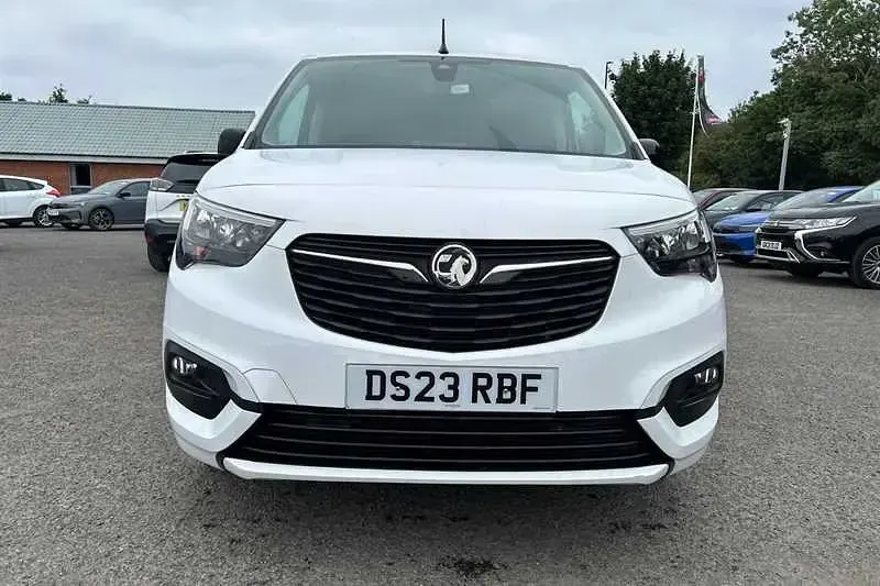 Used Vauxhall Combo 100 HP (73 kW) 2023 White MPV