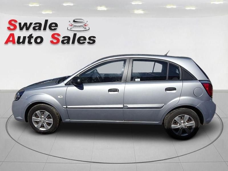 Used Kia Rio 95 HP (69 kW) 2010 Silver Hatchback