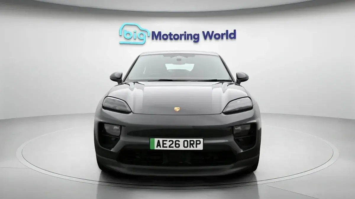 New Porsche Macan Performance Package 264 kW (360 HP) 2026 Grey SUV