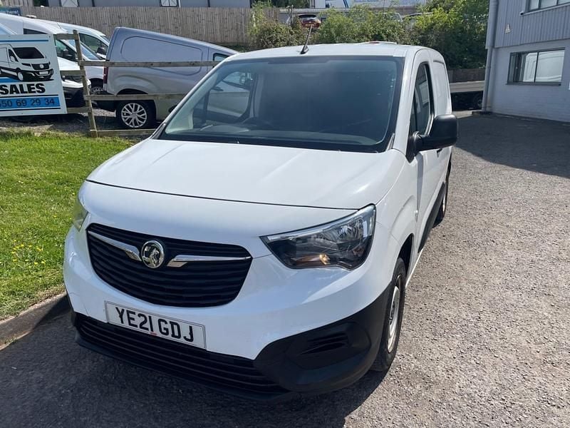 Begagnad Vauxhall Combo 75 HK (55 kW) 2021 Vit Minibuss