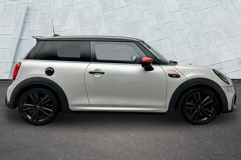 Usado Mini Cooper S Hatch 178 CV (130 kW) 2021 Plateado Utilitario