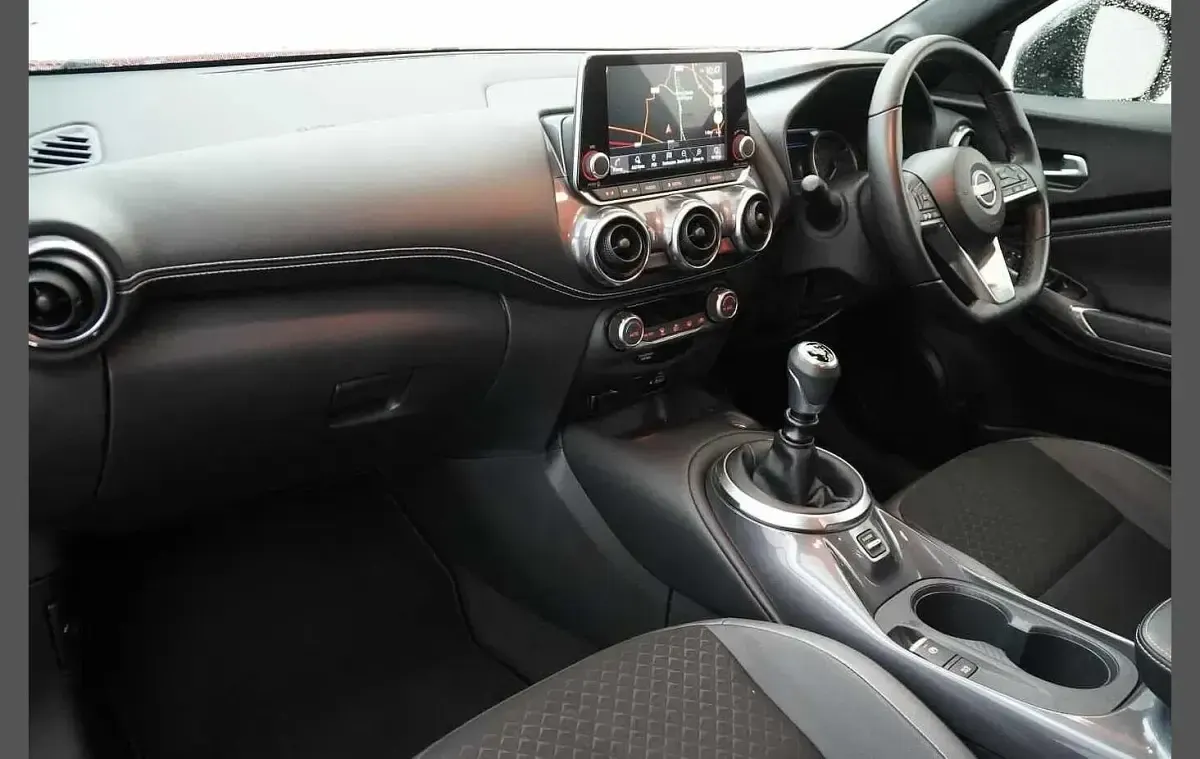 Used Nissan Juke N-Connecta 112 HP (82 kW) 2023 Red SUV