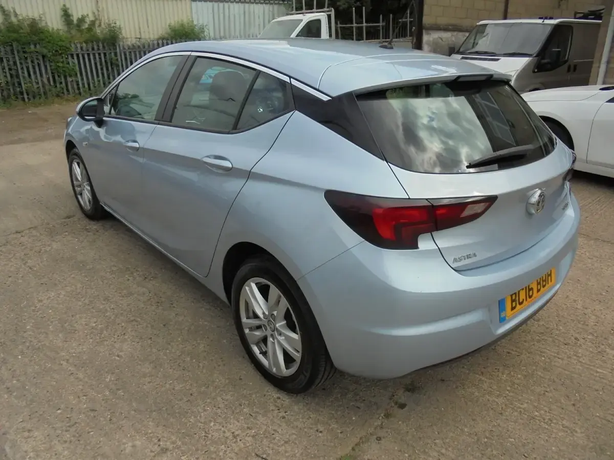 Used Vauxhall Astra Design Edition 150 HP (110 kW) 2016 Silver Hatchback