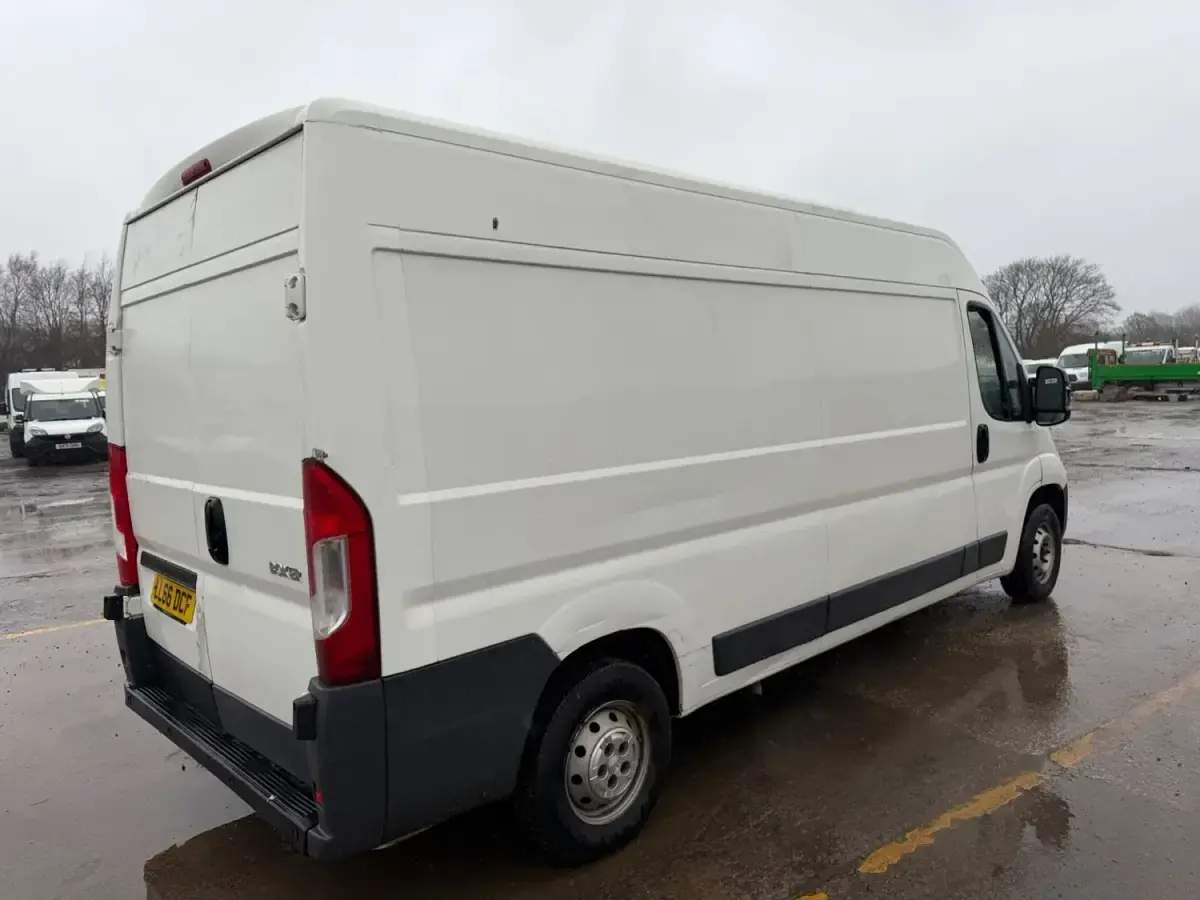 Second-hand Peugeot Boxer 130 CP (95 kW) 2016 Alb Van