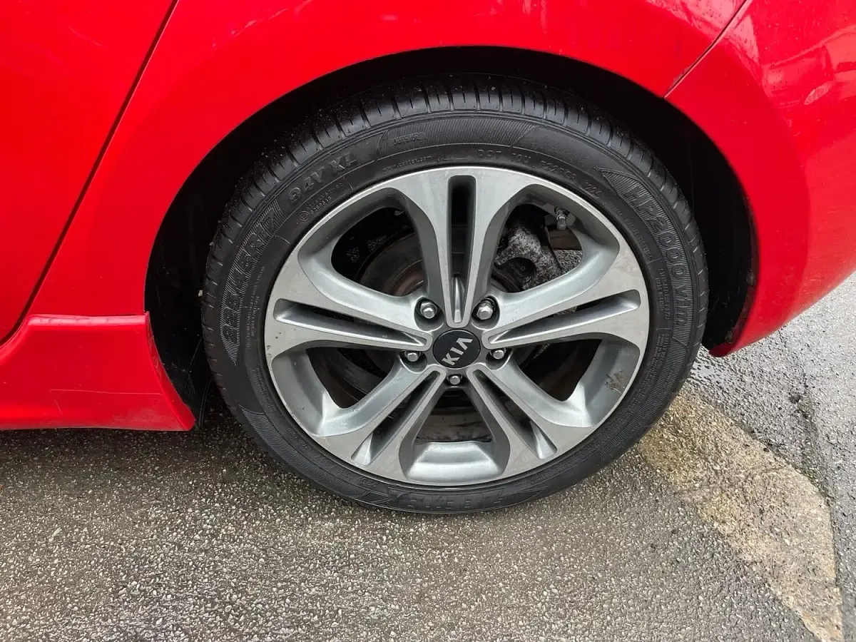 Used Kia Ceed GT-Line 136 HP (100 kW) 2016 Red Hatchback