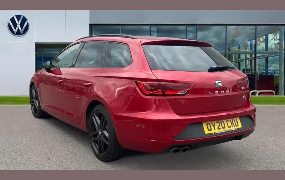 Used Seat Leon Black Edition 147 HP (108 kW) 2020 Red Estate