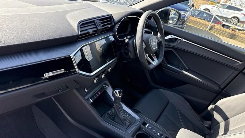 Begagnad Audi Q3 Black Edition 150 HK (110 kW) 2025 Svart SUV