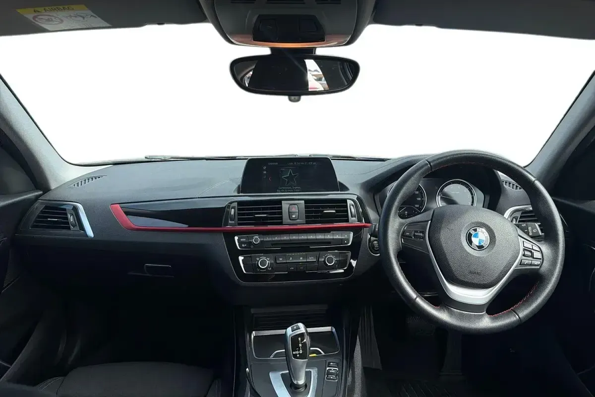 Used BMW 118 Sport Line 136 HP (100 kW) 2019 Blue Hatchback