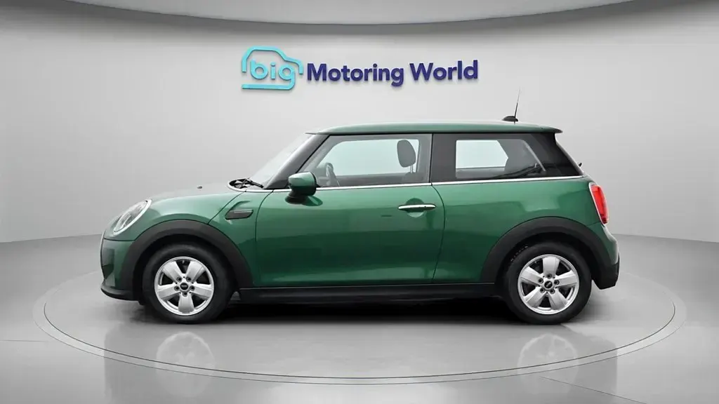 Gebraucht Mini Cooper Classic 136 PS (100 kW) 2023 Grün Kleinwagen