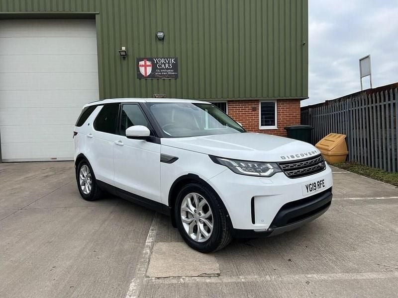 White Used 2019 Land Rover Discovery 5 SE SUV | £25,495 - Image 1/3