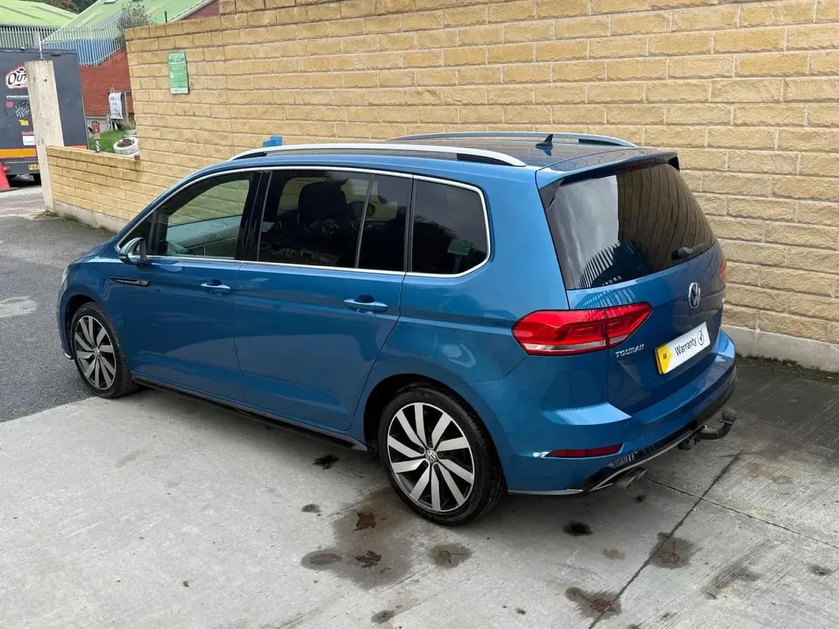 Used VW Touran R-line 150 HP (110 kW) 2017 Blue MPV