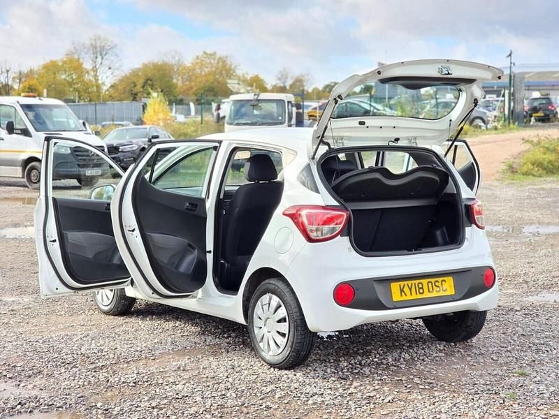 Used Hyundai i10 SE 87 HP (63 kW) 2018 White Hatchback