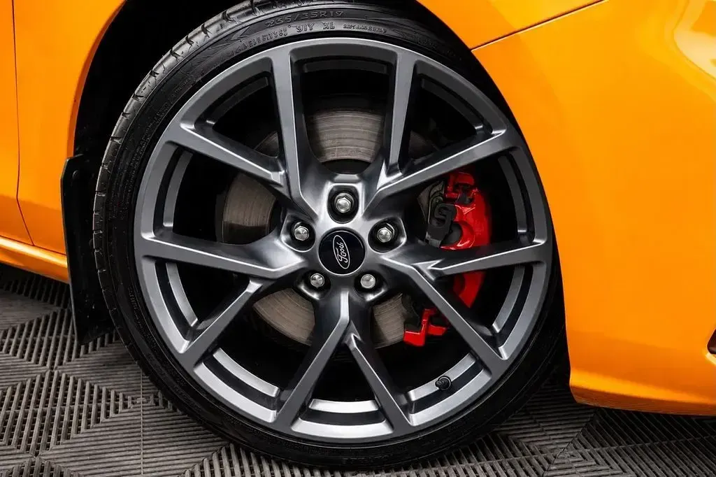 Used Ford Focus ST 280 HP (205 kW) 2020 Orange Hatchback