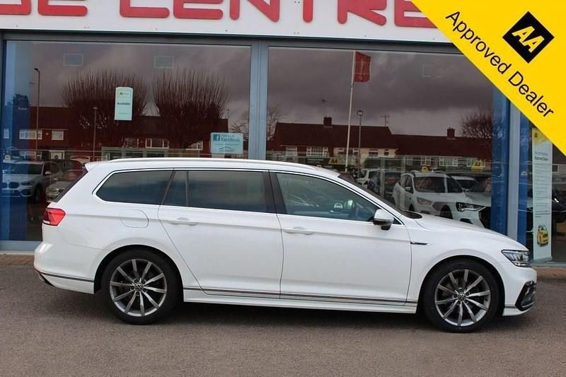 Used VW Passat R-line 150 HP (110 kW) 2021 White Estate