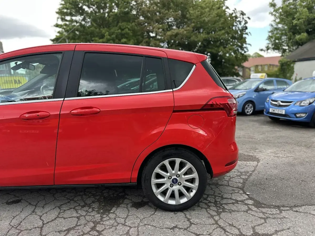 Used Ford B-MAX Titanium 2014 Red MPV