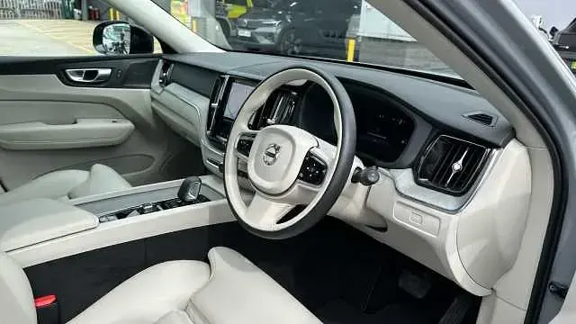 Used Volvo XC60 Plus 247 HP (181 kW) 2025 SUV