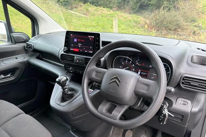 Used Citroën Berlingo 100 HP (73 kW) 2023 White MPV