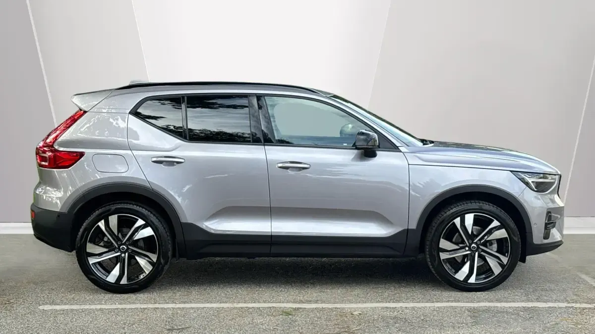 Used Volvo XC40 Ultra 163 HP (119 kW) 2025 Silver SUV