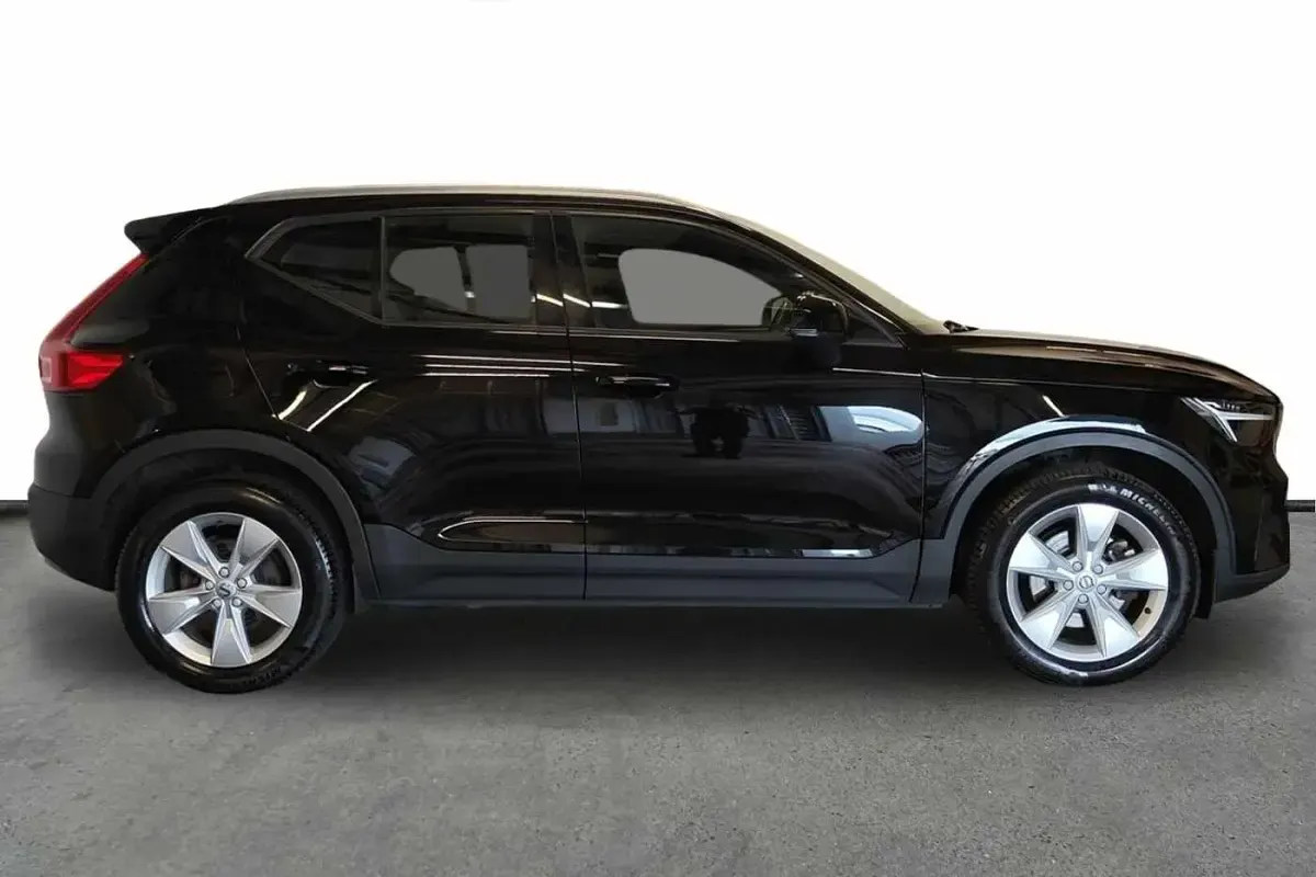 Used Volvo XC40 Core 163 HP (119 kW) 2023 Black SUV