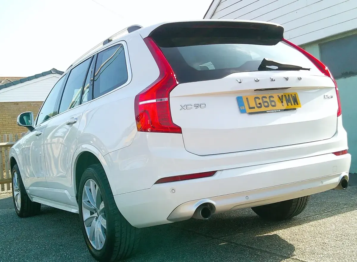 Used Volvo XC90 Momentum 235 HP (172 kW) 2016 White SUV