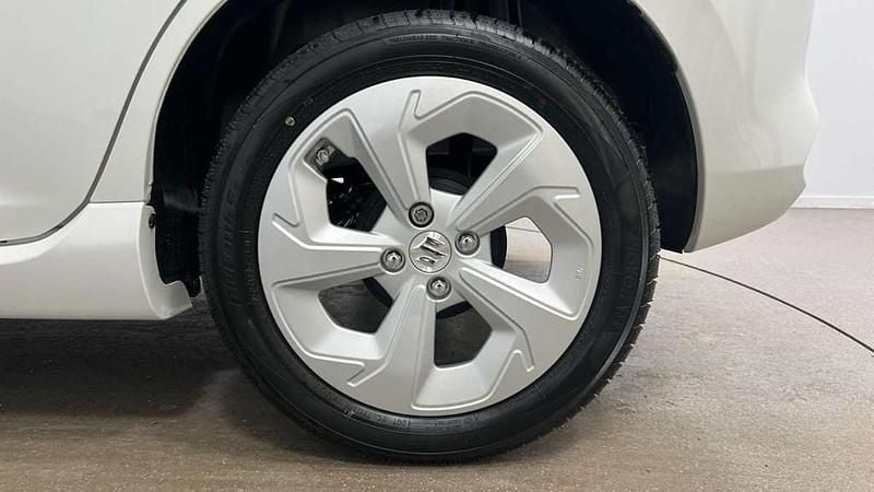 New Suzuki Swift 82 HP (60 kW) 2025 White Hatchback