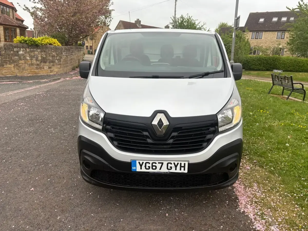 Used Renault Trafic Business 2017 Silver MPV