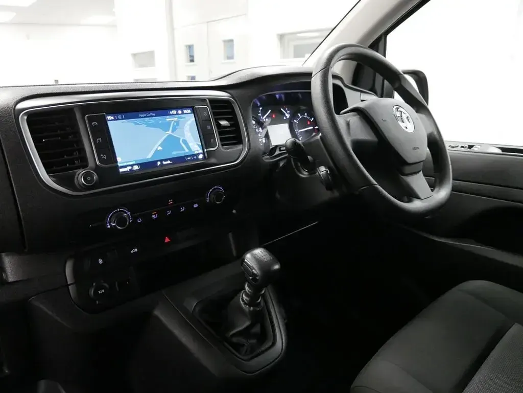 Used Vauxhall Vivaro 120 HP (88 kW) 2023 White MPV