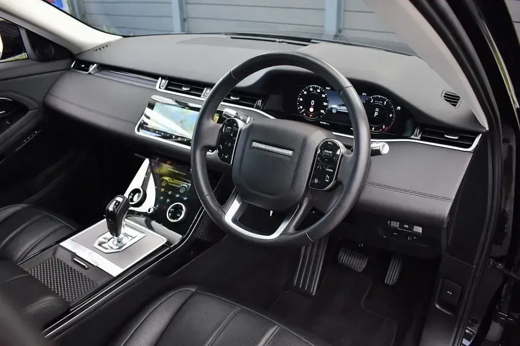Used Land Rover Range Rover evoque SE 180 HP (132 kW) 2020 Black SUV