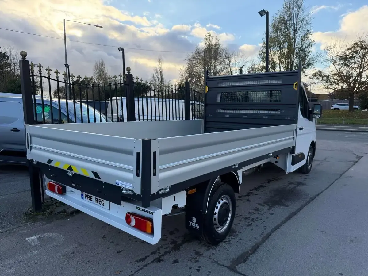 New Renault Master 150 HP (110 kW) 2025 White MPV