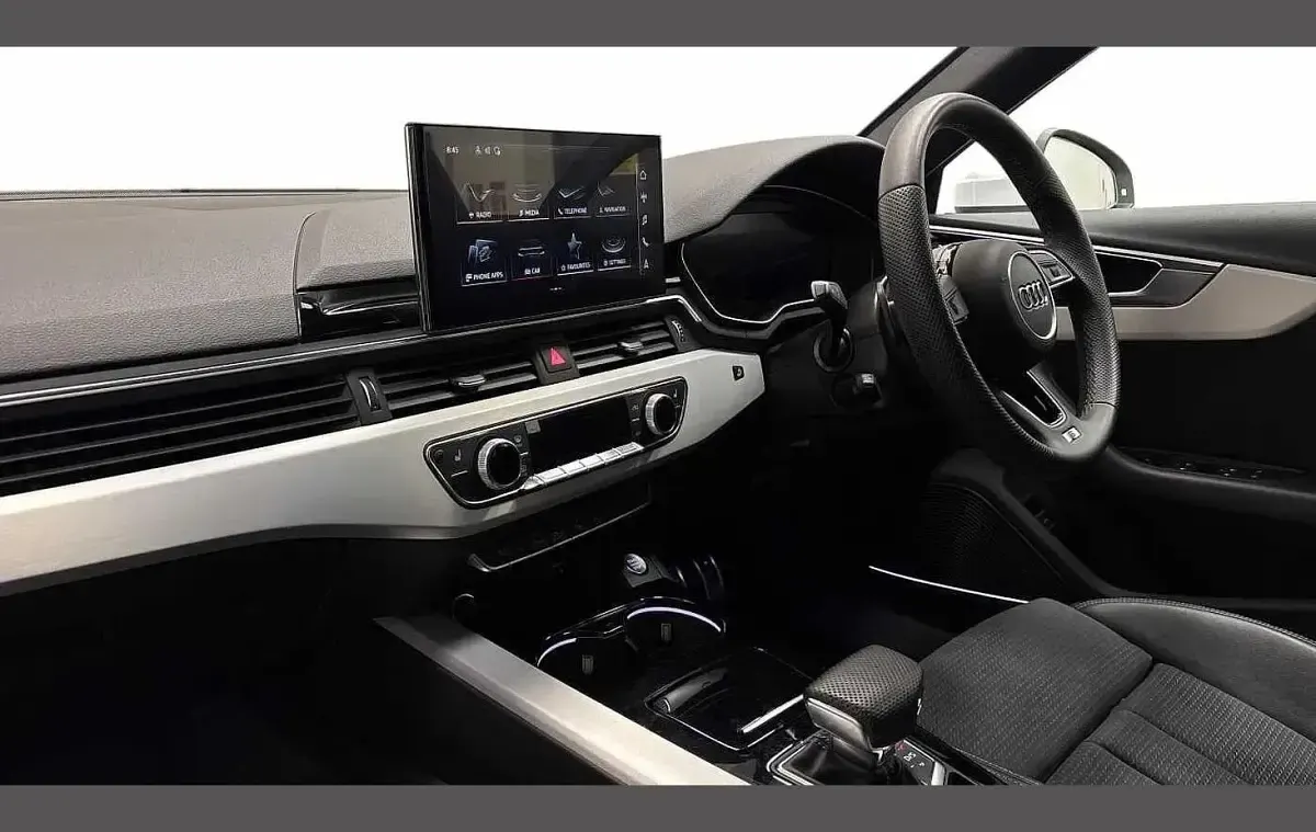 Usado Audi A4 S-Line 200 HP (147 kW) 2024 Branco Carrinha